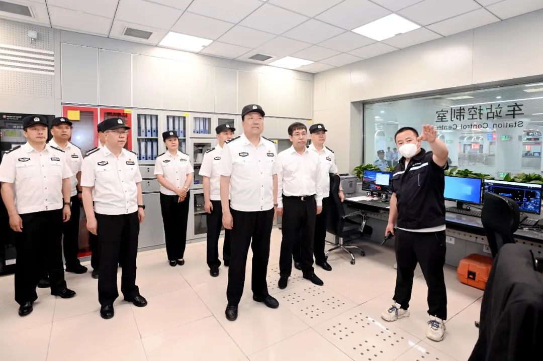 王立朝实地踏勘督导检查兰州轨道交通地铁2号线安保工作(图1) 3-23062ZUA5N5.jpg