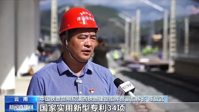 云南滇藏铁路丽江至香格里拉段轨道今天将完成铺设(图1) 3-23092009262BR.jpg