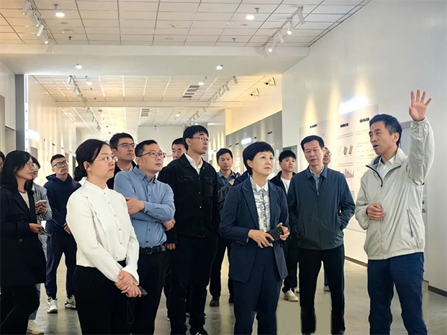 南京地铁集团副总经理蔡玉萍一行到访国家工程研究中心(图1) 3-23102014522T03.jpg