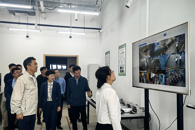 南京地铁集团副总经理蔡玉萍一行到访国家工程研究中心(图2) 3-231020145239343.jpg