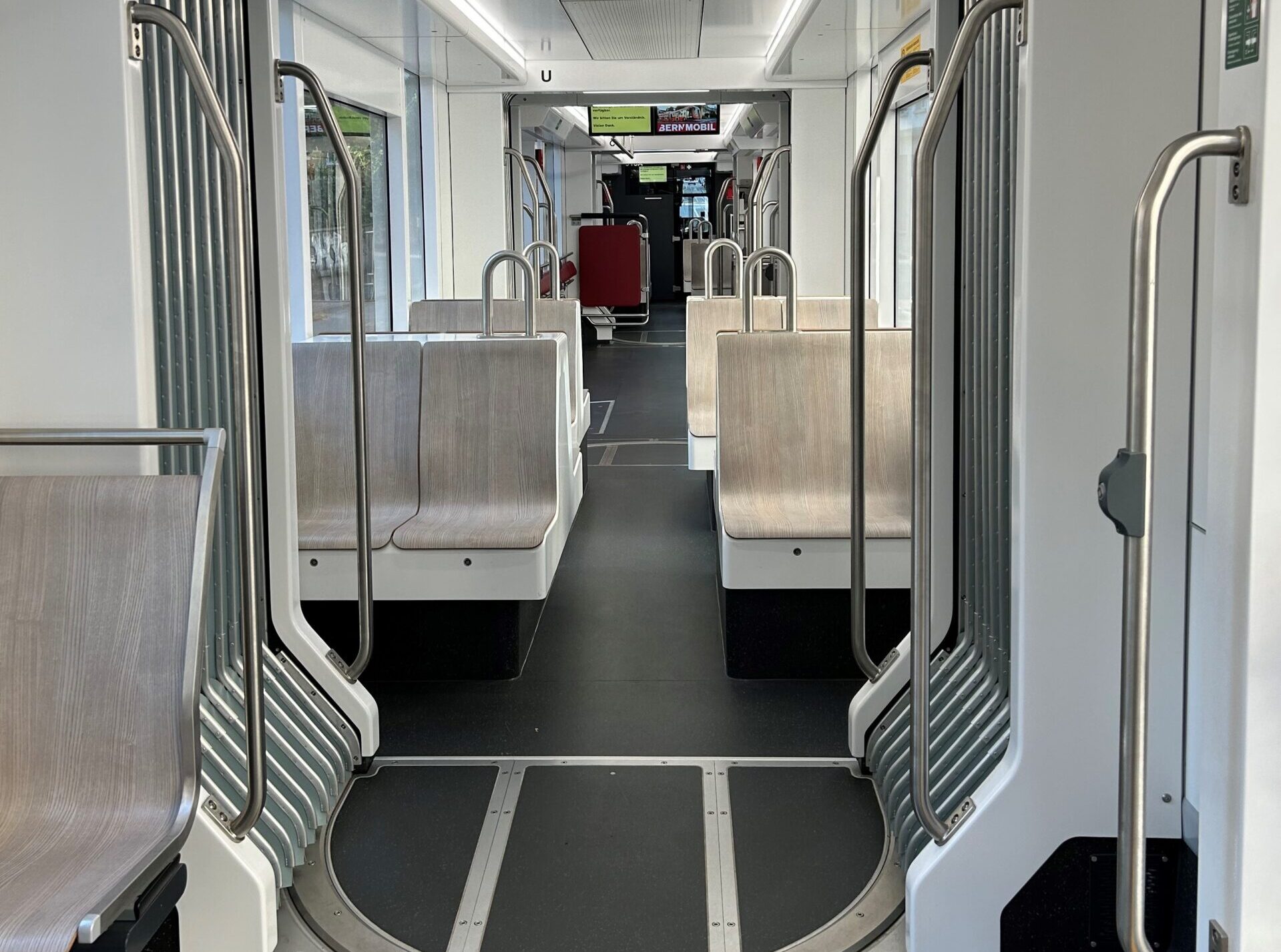 施泰德TRAMLINK 有轨电车在伯尔尼开始运营(图1) 施泰德TRAMLINK 有轨电车在伯尔尼开始运营(图1)