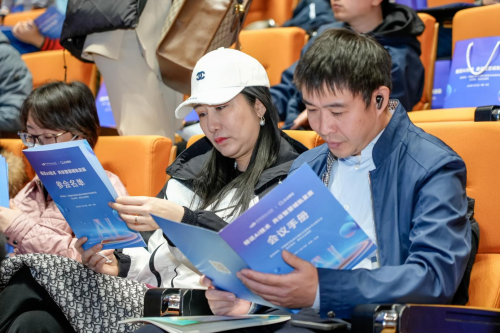 智慧轨道交通举行“尖峰对话”:企业微信助力“一站式”智慧移动平台(图2) 3-23111610423W52.png