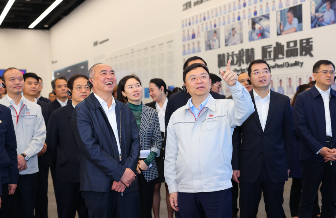 山东省委书记林武率队考察比亚迪全球总部并体验云巴(图2) 3-231124160S5456.png