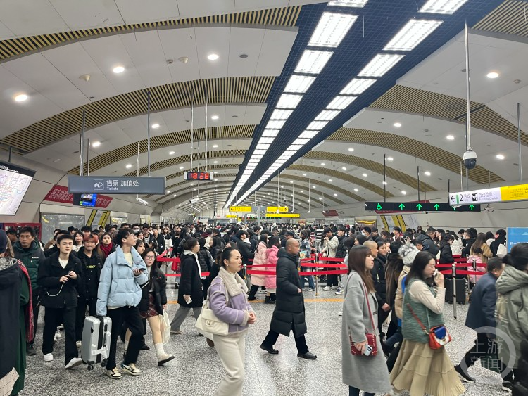首破“500万”!重庆轨道客流飙升彰显城市活力(图1) 3-2401020T5234a.png