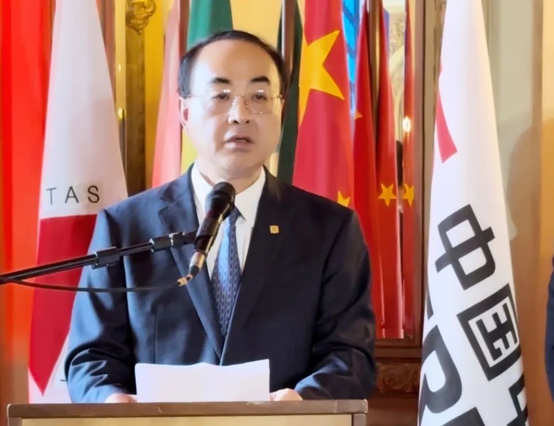 中车出口巴西第四大城市24列地铁列车项目正式完成签约(图1) 中车出口巴西第四大城市24列地铁列车项目正式完成签约(图1)