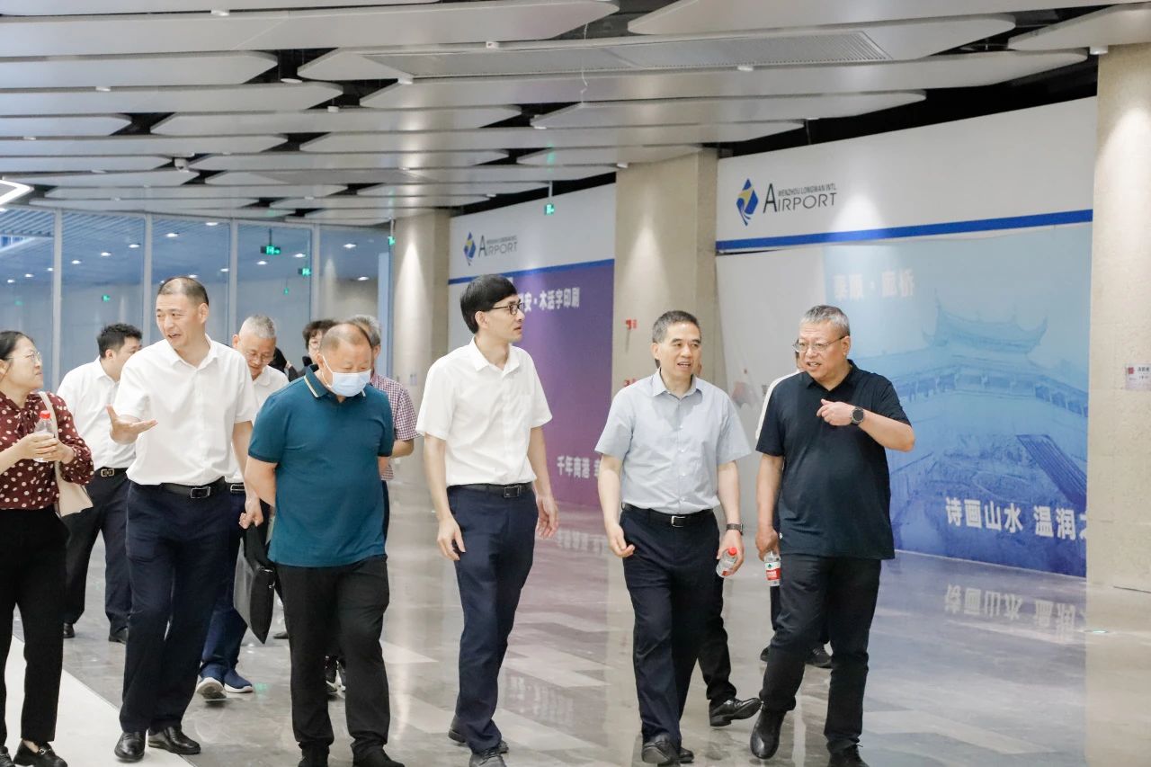 台州市政协副主席褚义军一行来温州轨道交通调研(图1) 3-2405300U9114E.jpg