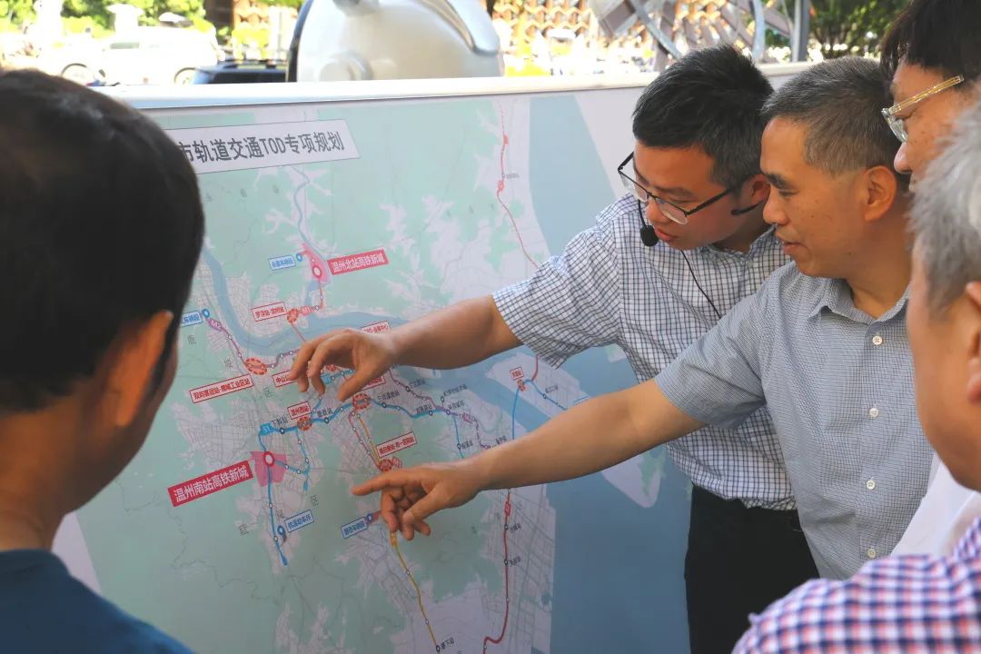 台州市政协副主席褚义军一行来温州轨道交通调研(图2) 3-2405300U92V35.jpg