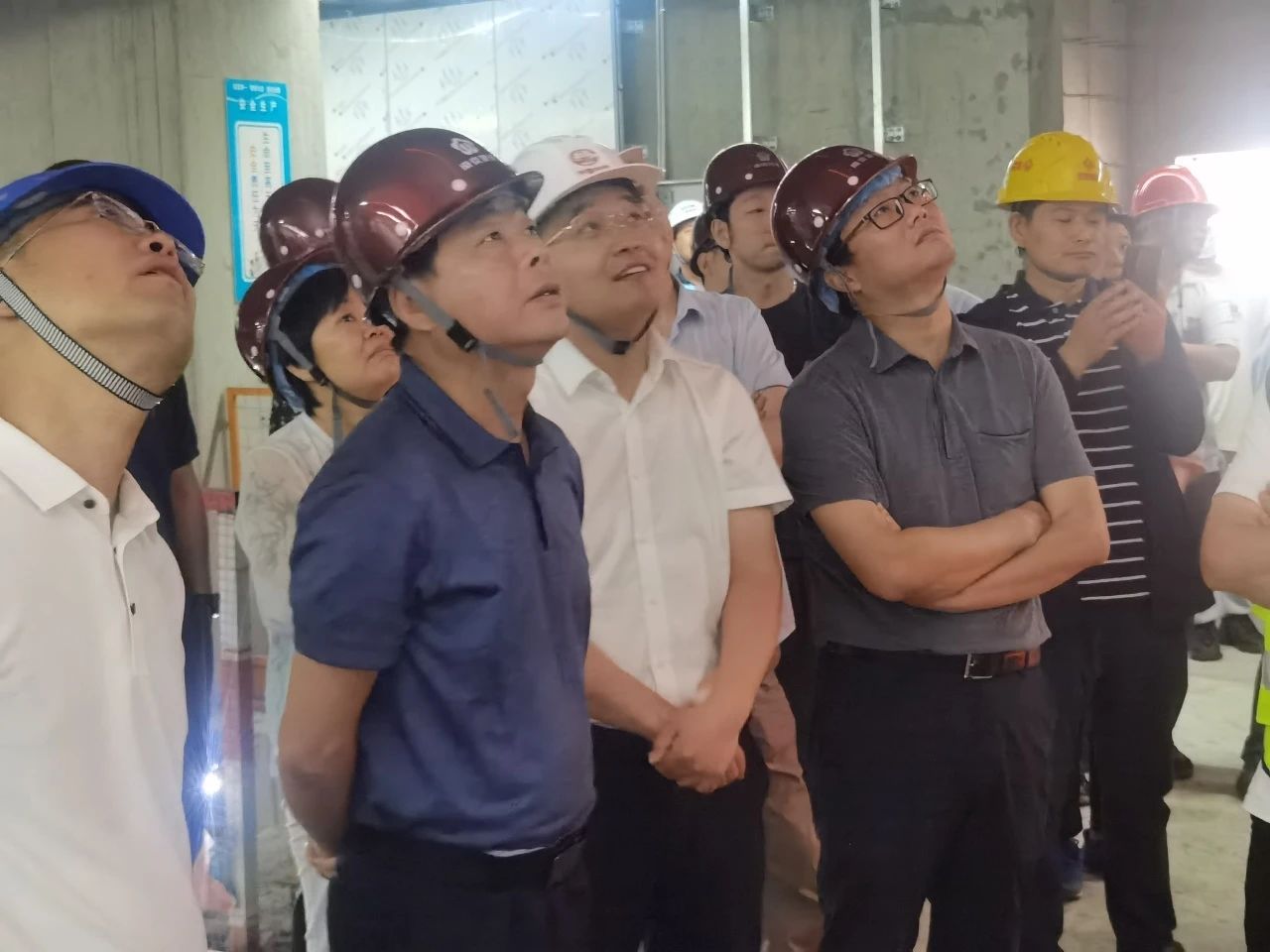 新一代高空智能钻孔机器人首次应用南京地铁(图1) 3-24060G4421c31.jpg