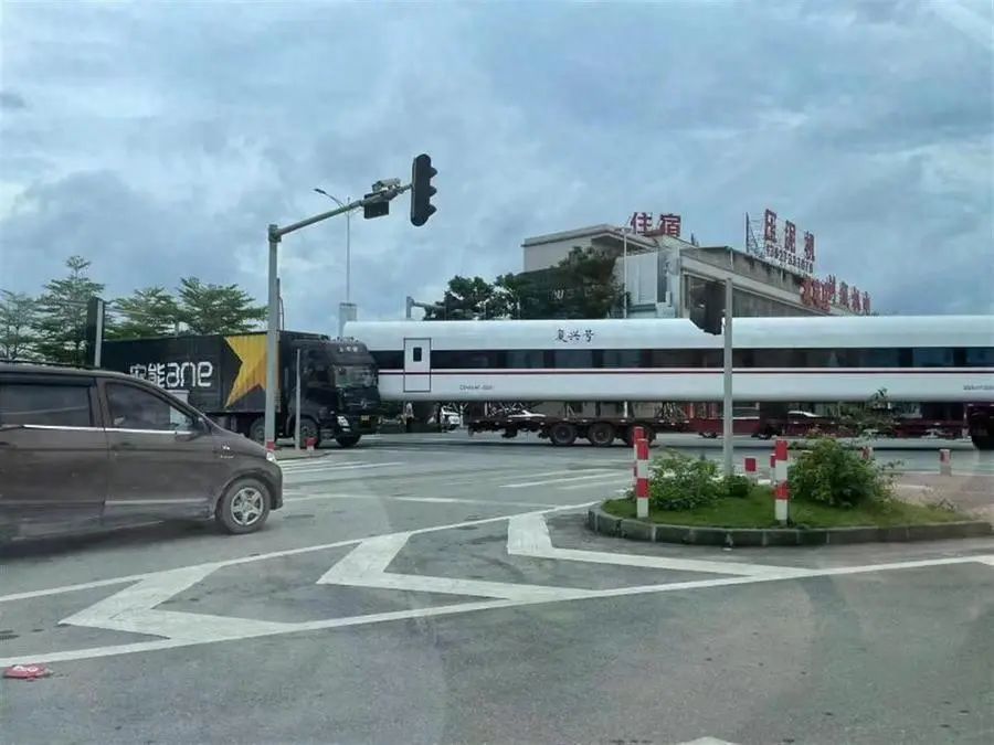 两起事故!复兴号被货车追尾!14级大风掀翻4辆铁路货车!(图1) 3-24061GI1204U.jpg
