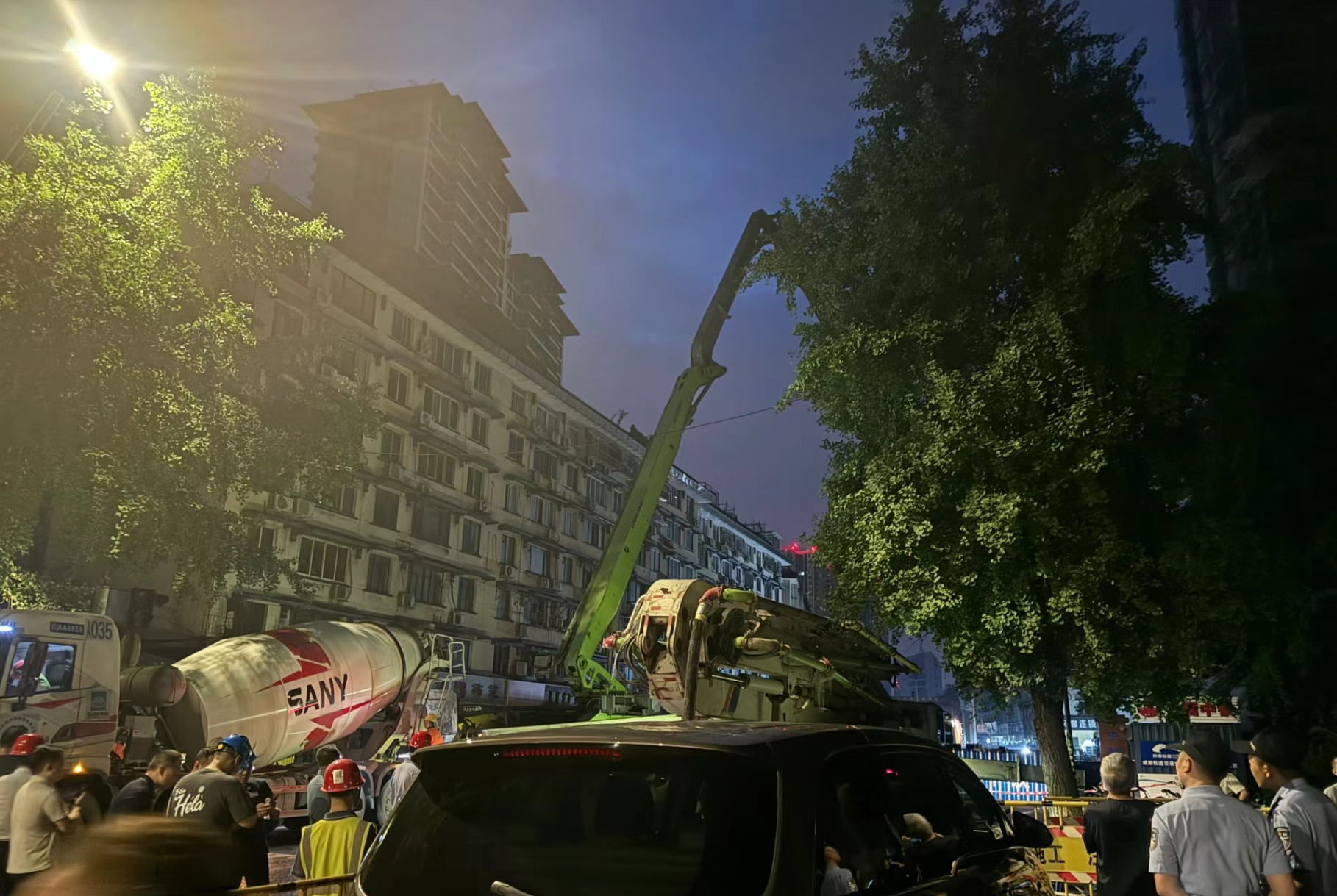 网友曝料成都地铁13号线在建路段塌方!(图1) 网友曝料成都地铁13号线在建路段塌方!(图1)