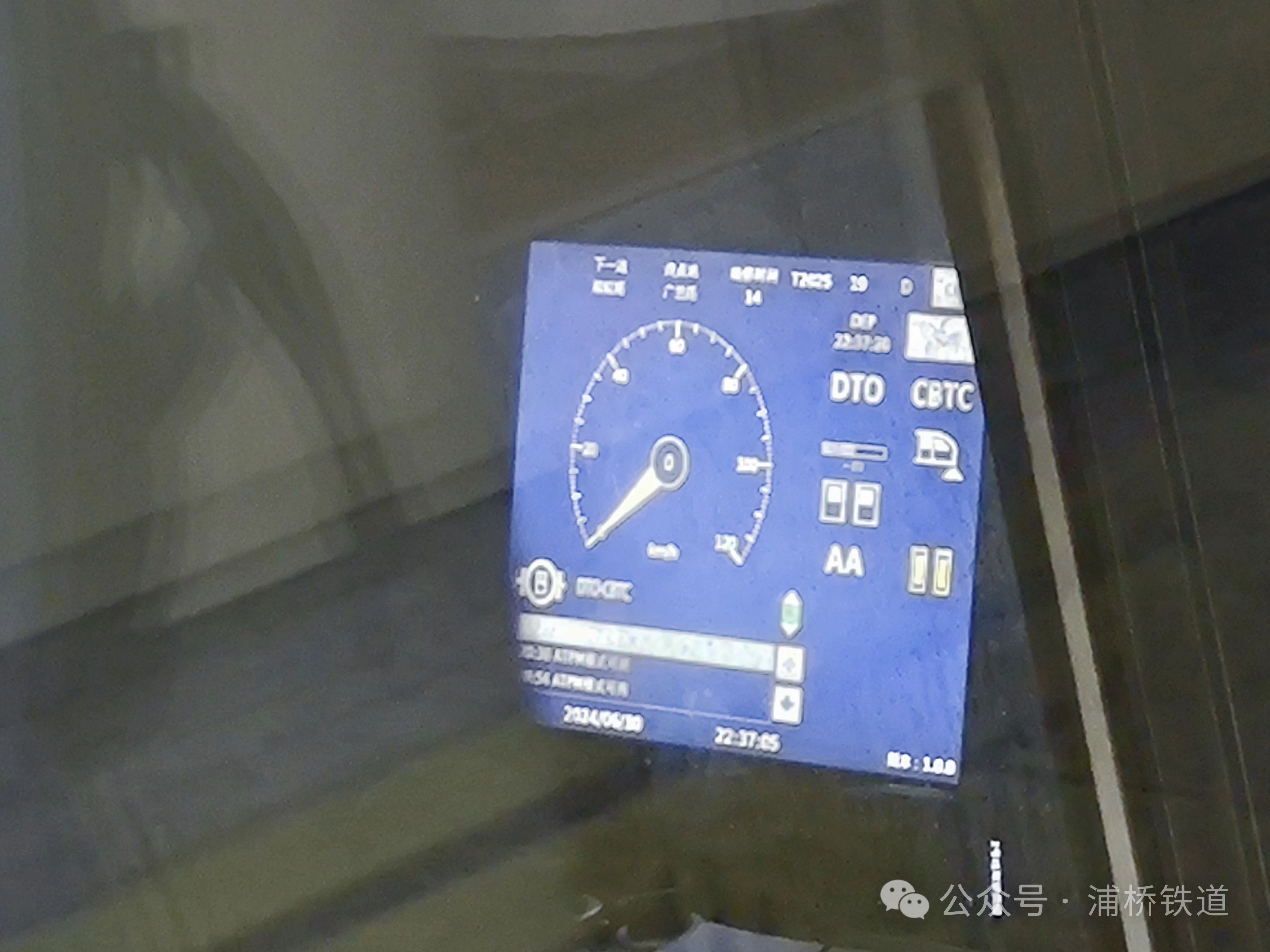 上海地铁2号线开始进行DTO试跑(图1) 3-240F10S352527.jpg