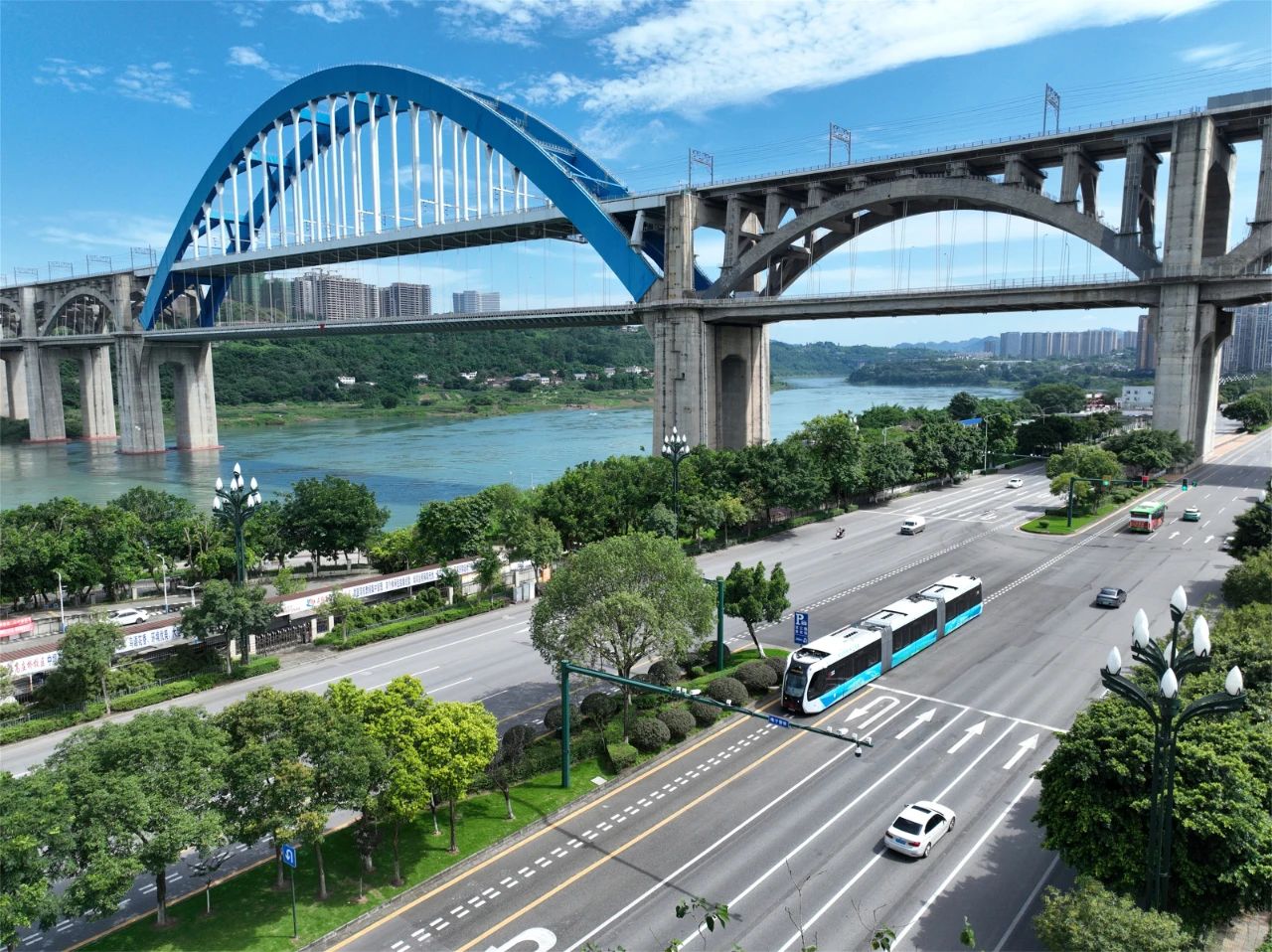 今天!宜宾智轨T2线正式通车(图2) 3-240F30Z51E43.jpg