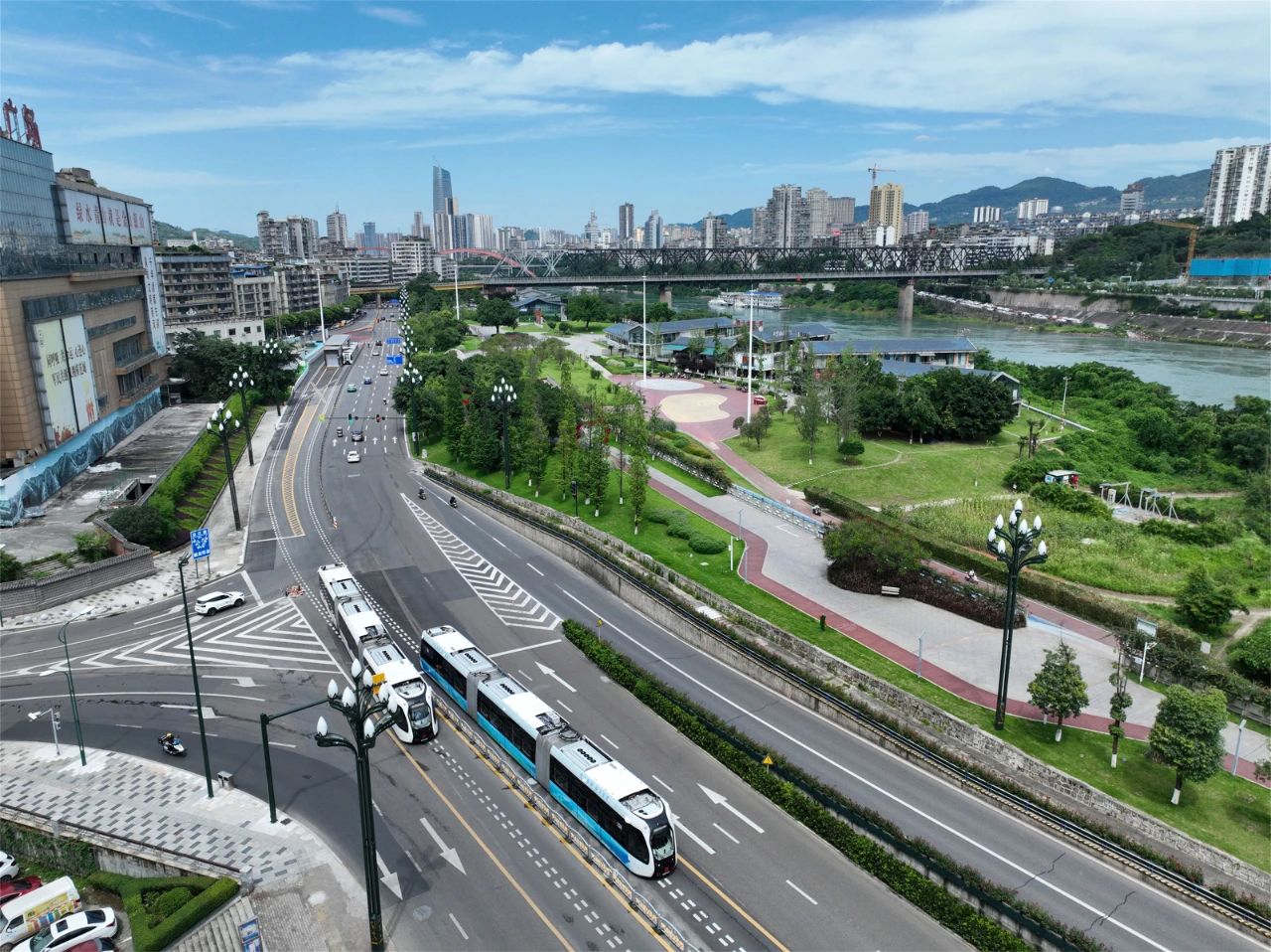 今天!宜宾智轨T2线正式通车(图3) 3-240F30Z53G55.jpg