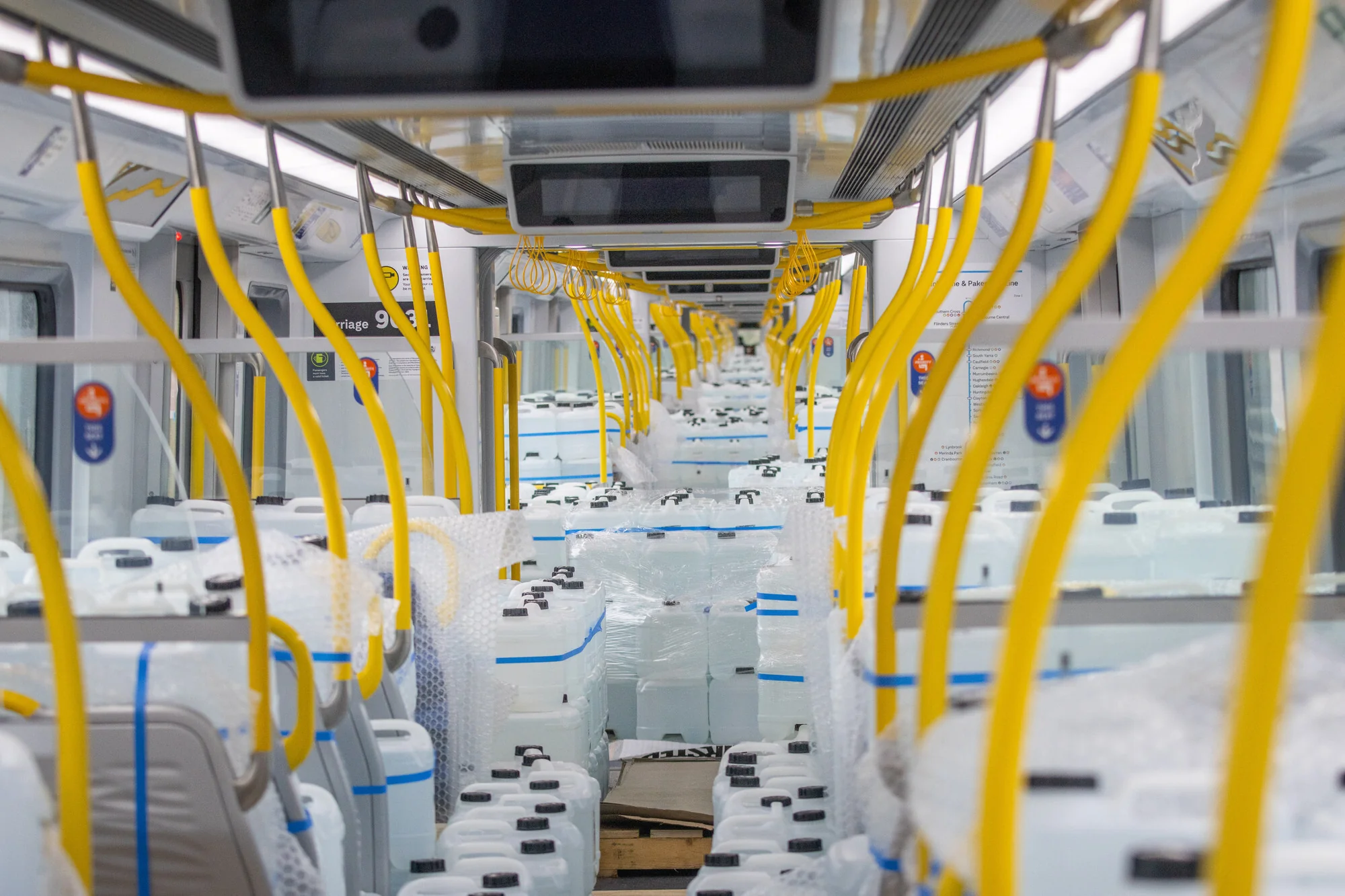 墨尔本地铁满载桶装水为2025年通车做满载测试准备(图3) 3-240F315494G26.png