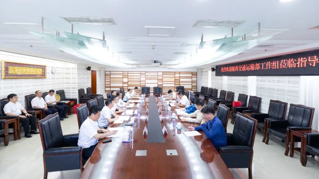 中铁六局与越南交通部铁路管委会会谈(图3) 3-240GZ92151520.jpg