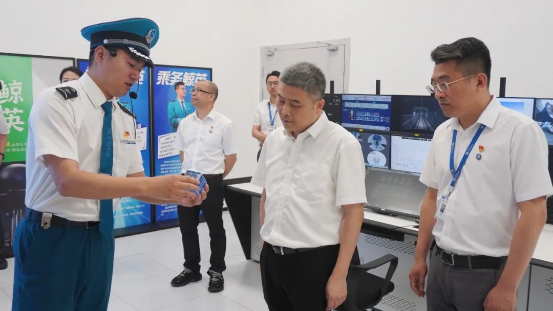 浙江省轨道交通运营管理集团迎来新任党委书记(图1) 3-240GZS9513D.jpg