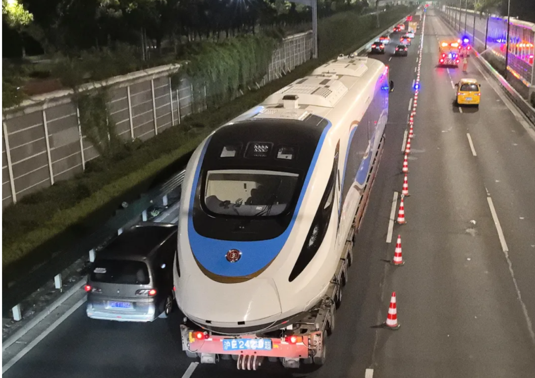 机场联络线机车长啥样?带你体验上海机场联络线列车深夜"漫游"(图4) 机场联络线机车长啥样?带你体验上海机场联络线列车深夜"漫游"(图4)