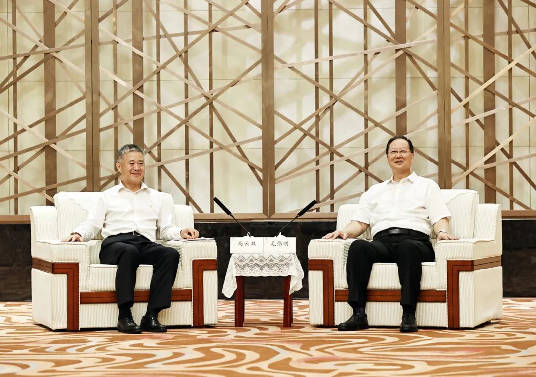 湖南省与中国中车举行工作会谈 加快推动长沙中车研发中心落地(图1) 3-240S00T424G1.jpeg