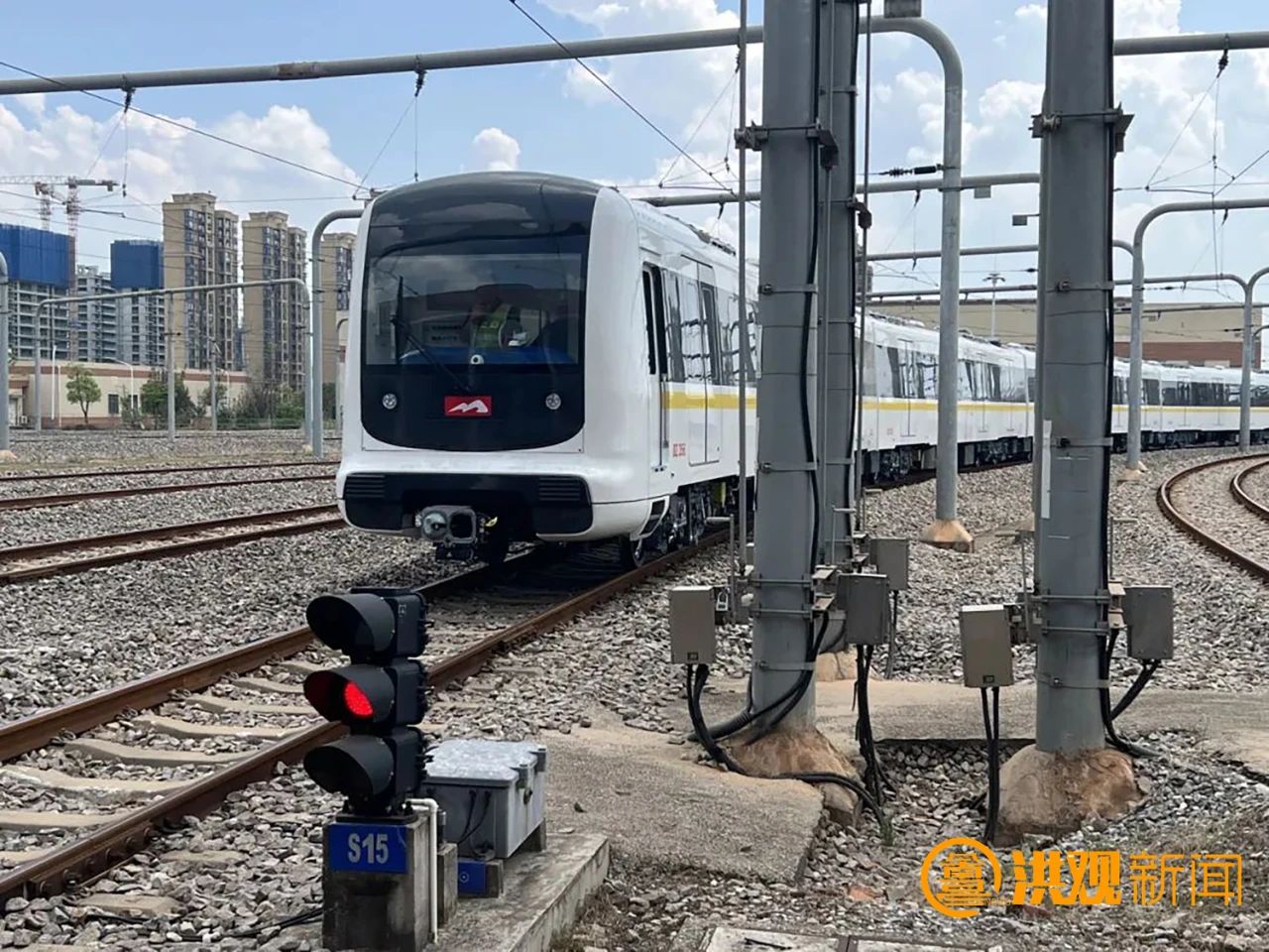 南昌地铁2号线东延线首列车完成接车(图1) 3-240ZZUT5R9.jpg