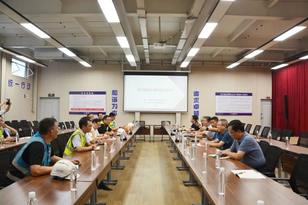 陈万钧调研东方枢纽上海东站项目(图1) 3-24092ZR955923.jpeg