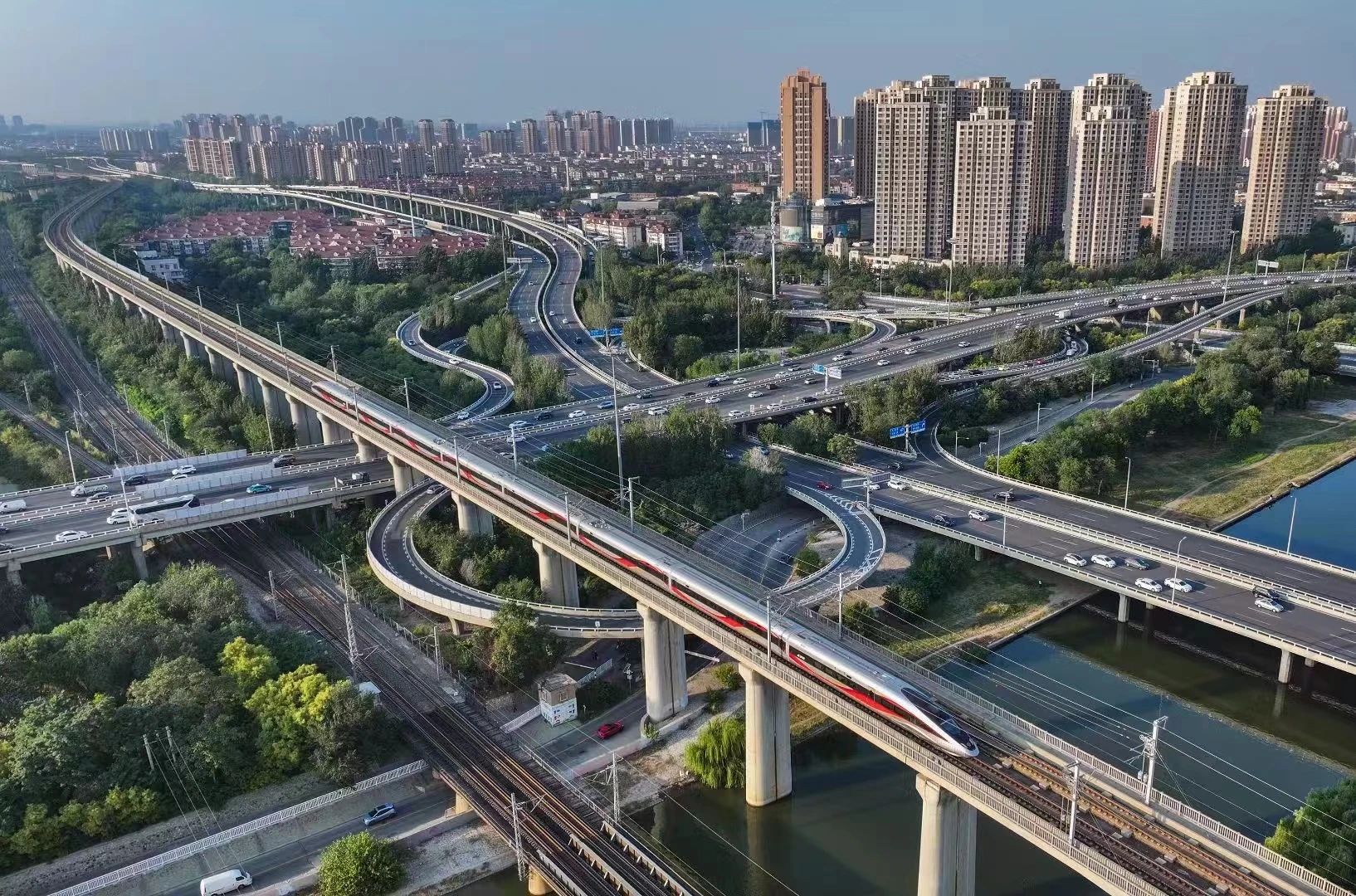 1至9月全国铁路发送旅客33.3亿人次(图1) 3-2410220S62bb.jpg