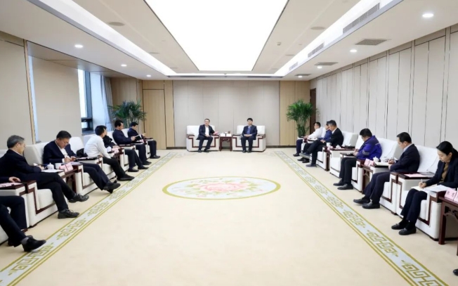 济南轨道交通集团领导会见中国交建领导一行(图2) 3-2412060Z02C14.jpg