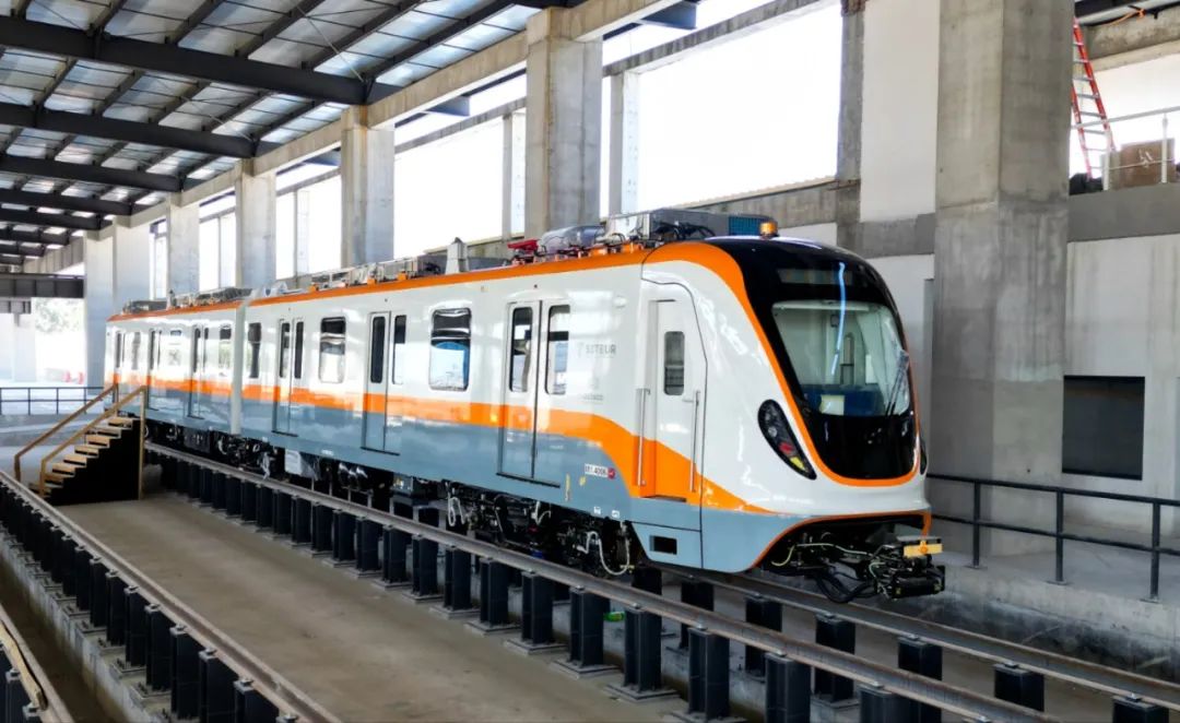 墨西哥哈利斯科州州长参观中国中车承建的瓜达拉哈拉轻轨四号线项目(图1) 3-241211091S9219.jpg