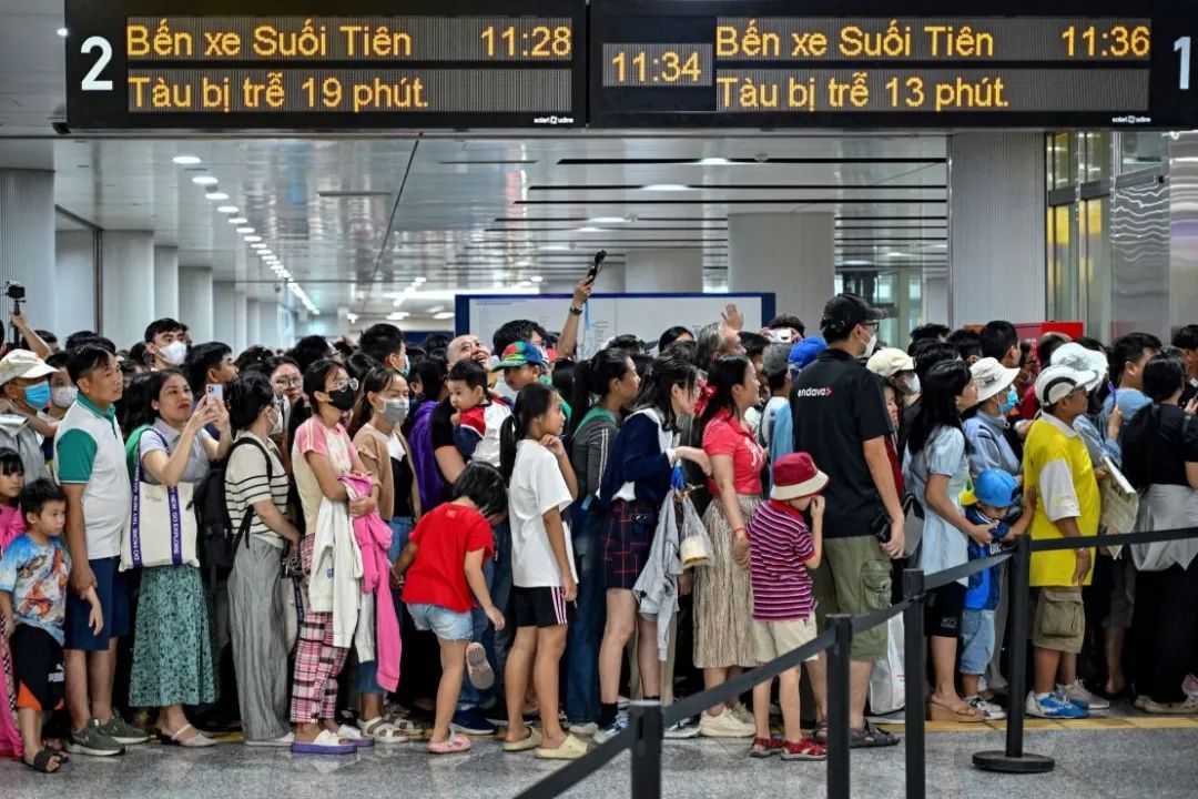 胡志明市地铁1号线正式投运(图1) 3-2412250T2043T.jpg
