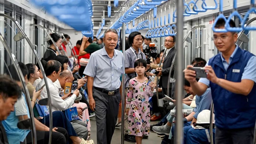 胡志明市地铁1号线正式投运(图4) 3-2412250T332O5.jpg