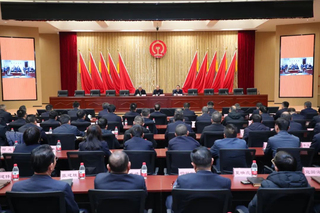 郭宏伟同志为中国铁路青藏集团公司党委委员、副书记、董事(图1) 3-25010PU625513.jpg