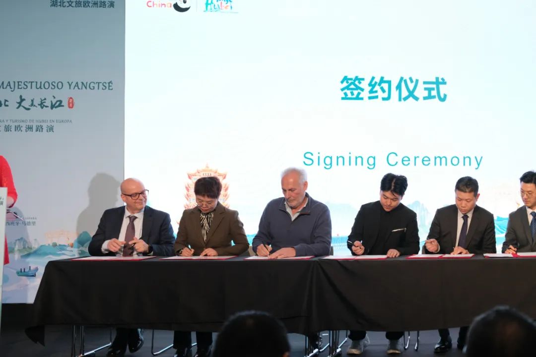从柏林到马德里,最炫“空轨风”刮到欧洲(图3) 3-2503100U9125P.jpg