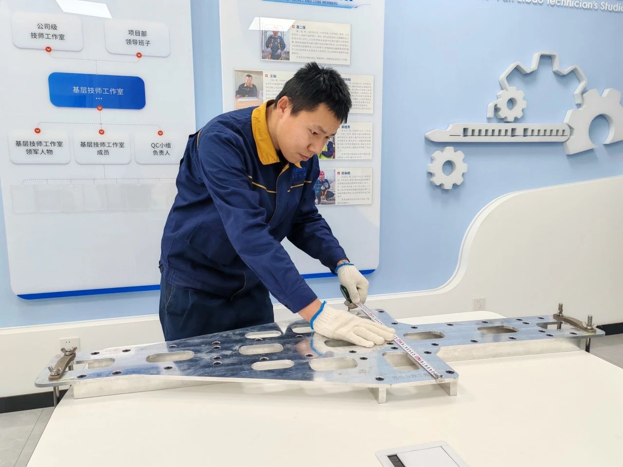北京地铁接触网项目部分段绝缘器辅助调整板正式“上岗”(图2) 3-25032FUTc24.jpg