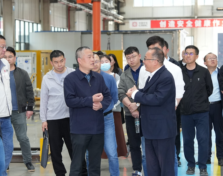 彭伟率队调研电客列车架大修项目推进情况(图1) 彭伟率队调研电客列车架大修项目推进情况(图1)