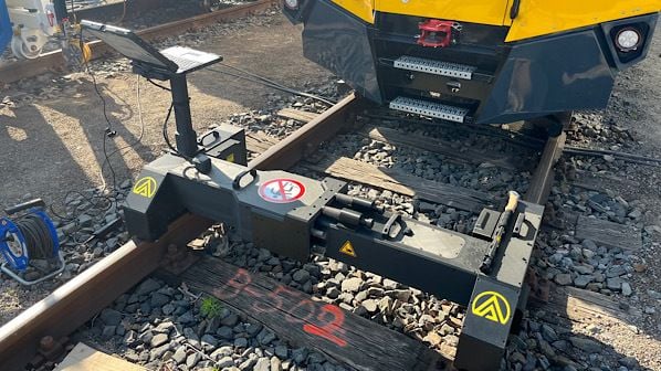 Linsinger 推出新型移动诊断推车(图1) 3-25052116100La.jpg