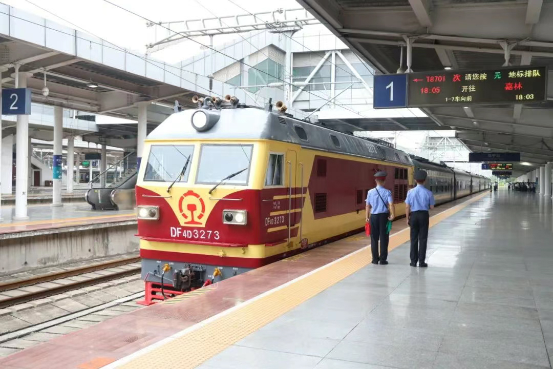 去越南旅游!中越国际联运旅客列车恢复开行(图1) 3-25052609135Y63.jpg