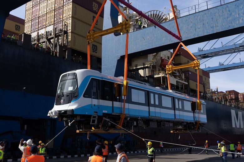 阿尔斯通交付开罗地铁1号线首列九节车厢列车(图3) 3-2506120T445310.jpg