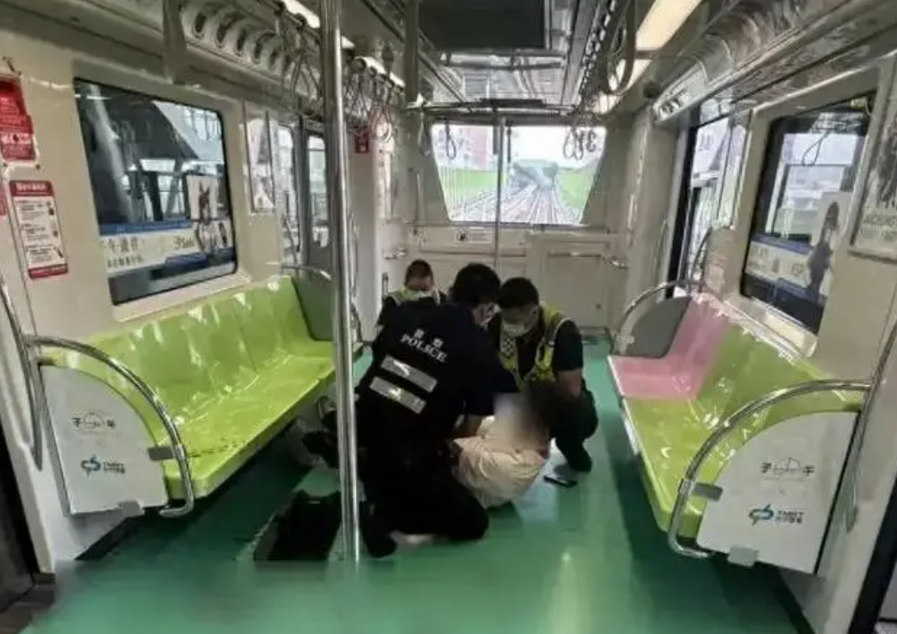 The random slashing incident occurred on the Taichung MRT, which coincided with the date of the rand(图1) The random slashing incident occurred on the Taichung MRT, which coincided with the date of the rand(图1)