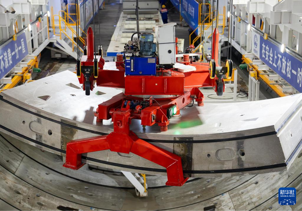 The worlds largest diameter high-speed rail shield machine "Pilot" tunneled more than 1,000 rings(图1) The worlds largest diameter high-speed rail shield machine "Pilot" tunneled more than 1,000 rings(图1)