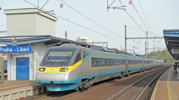 捷克铁路首次推出200公里/小时列车服务(图1) Czech-Republic-CD-class-680-tilting-train-Quintus_Vosman.240409.096.jpg