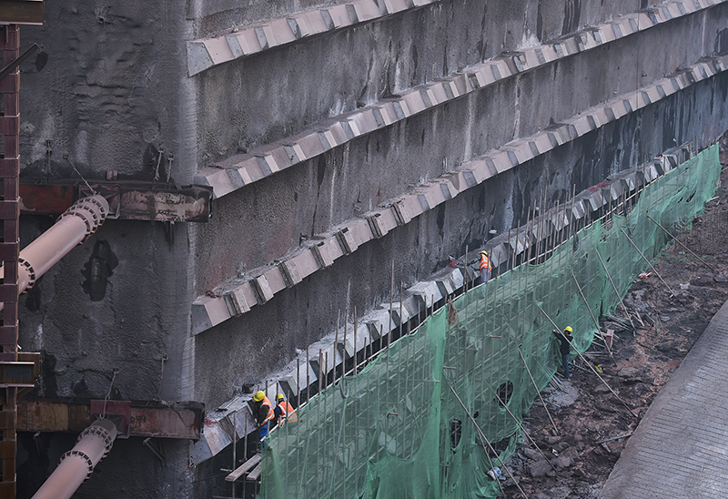 重庆轨道交通15号线一期工程加紧施工(图1)