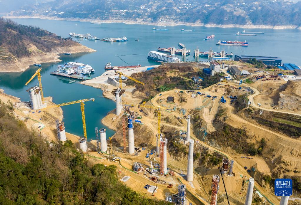 湖北宜昌：三峡枢纽茅坪港疏港铁路加紧建设(图1)