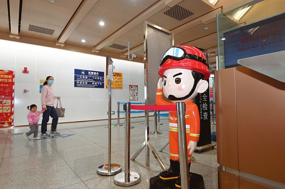 太原：消防宣传走进地铁站(图2)