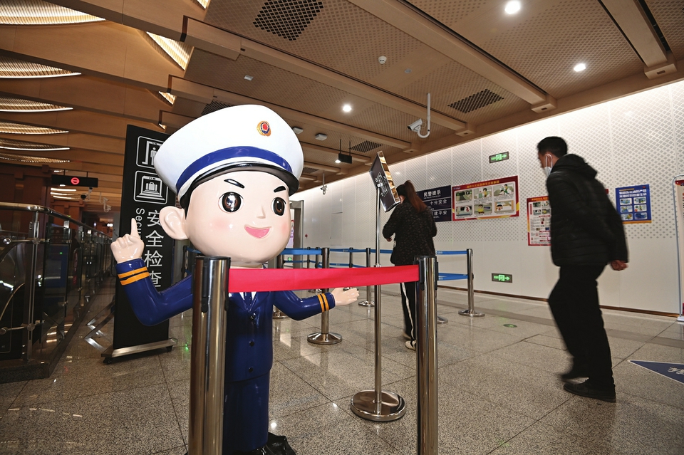 太原：消防宣传走进地铁站(图1)