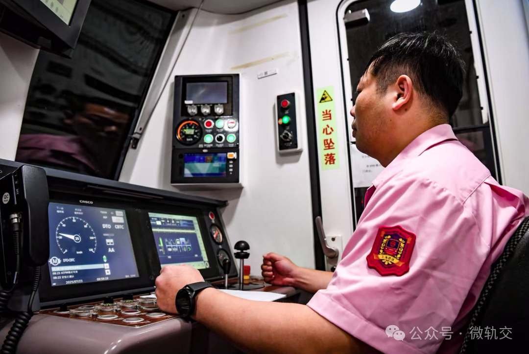 双套信号加持,年内开通初期运营|上海地铁2号线西延伸开始空载试运行(图1) 640 (44).png