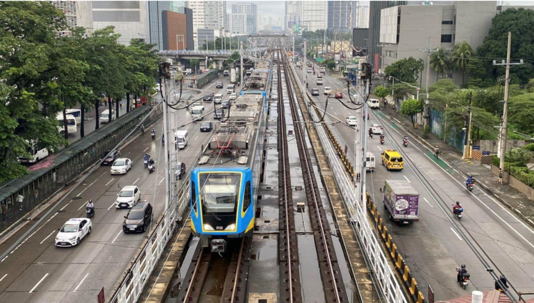 中车大连生产的四编组列车已正式投入马尼拉地铁3号线运营(图1) 图片