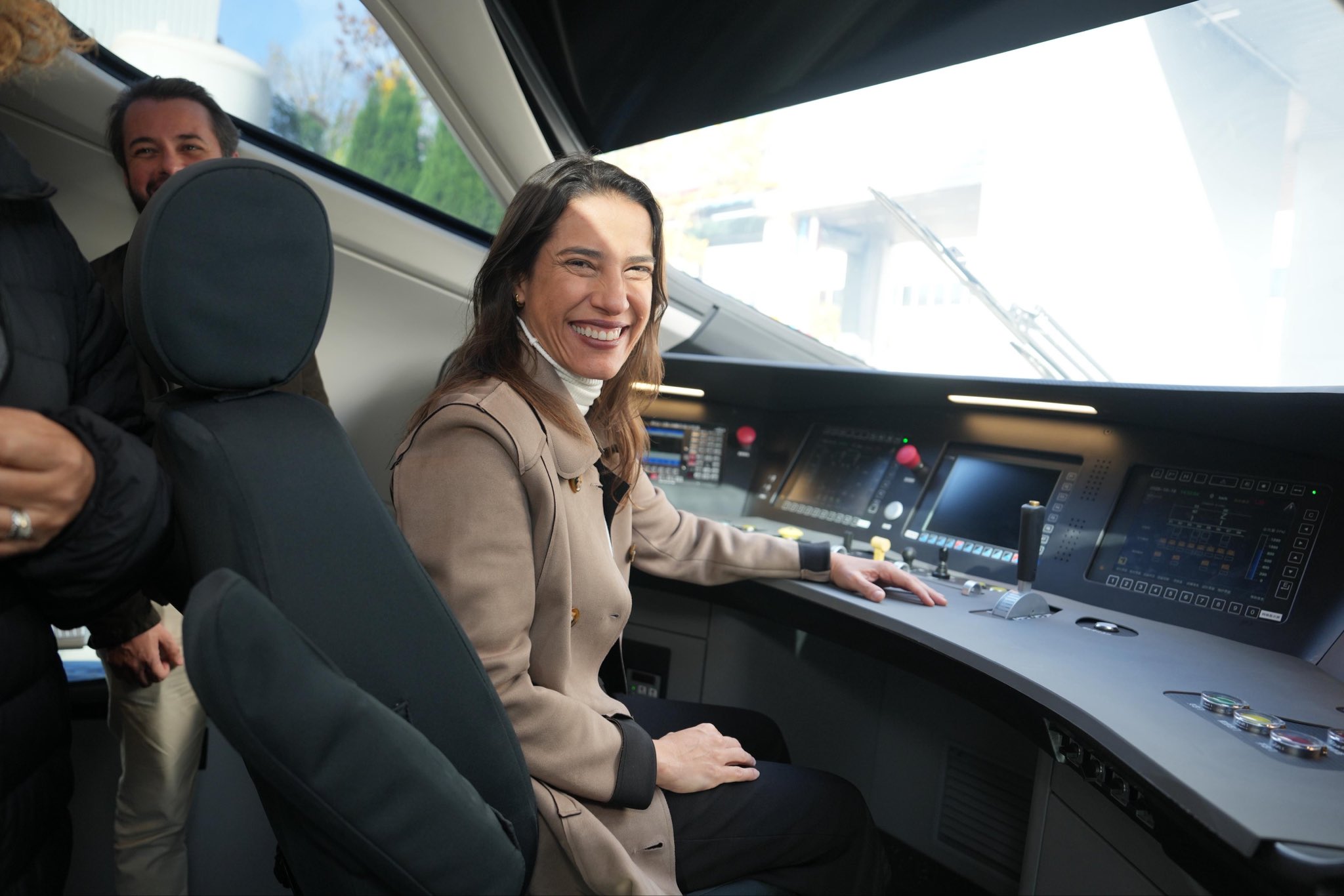 巴西州长访问中车四方 累西腓地铁现代化迈出关键一步(图2) G3kDBHIWAAAtXbo.jpeg